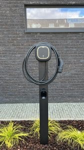 zwarte slimme laadpaal wallbox pulsar pro vaste laadkabel 7 meter paalmontage ladeeda smart charging