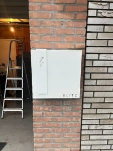 Witte laadpaal installatie Blitz Wall Lux - Wandmontage