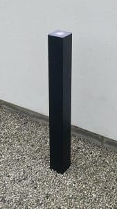 Zwarte slimme laadpaal thuis Smappee EV One socket belgisch black paalmontage