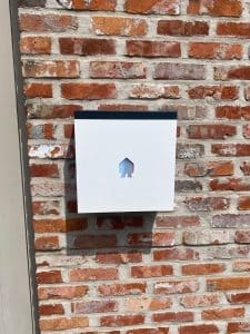 Witte laadpaal Smappe EV Wall Socket White Wandmontage thuis gevel