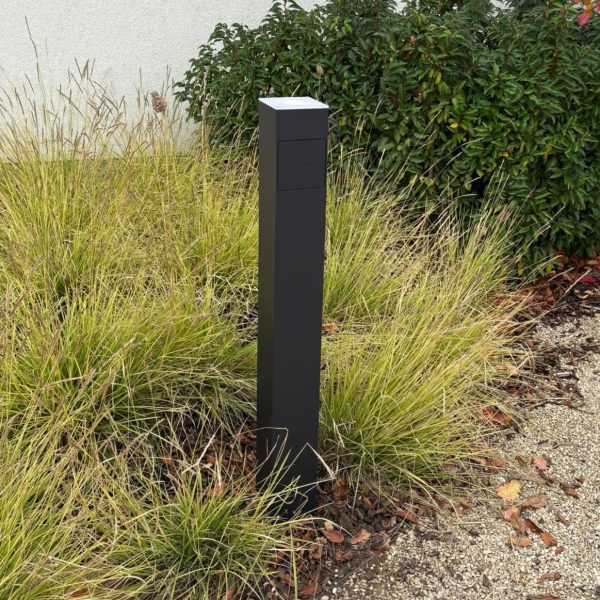 Zwarte slimme laadpaal thuis Smappee EV One socket belgisch black paalmontage