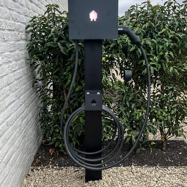 Smappee EV Wall Black edition Ladeeda paalmontage design vaste kabel thuis