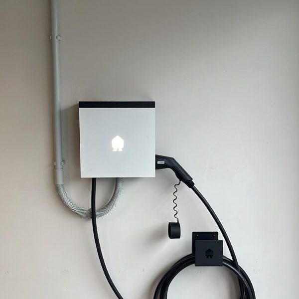 Witte laadpaal - Smappee EV Wall Cable 8m thuis wandmontage in garage
