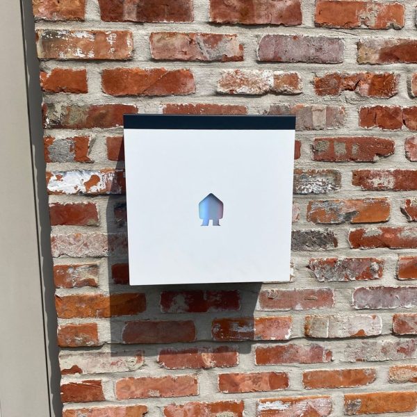 Witte laadpaal Smappe EV Wall Socket White Wandmontage thuis gevel