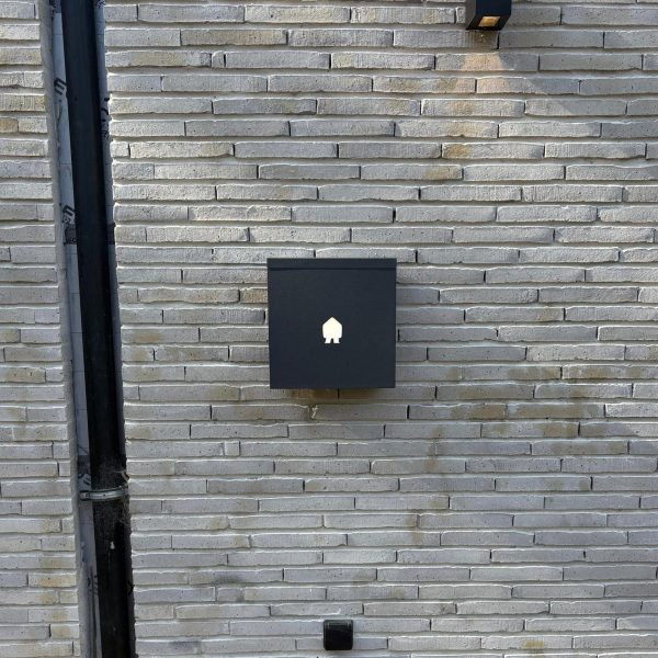 Zwarte laadpaal Smappe EV Wall Socket Black Wandmontage thuis gevel